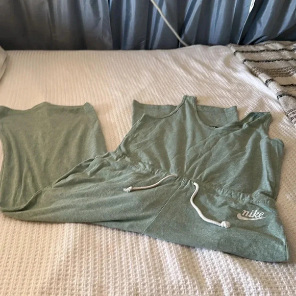 Nike jumpsuit - Picture 5 of 5